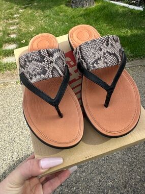 Fitflop Snake-Print Thong Sandals in Black & Tan